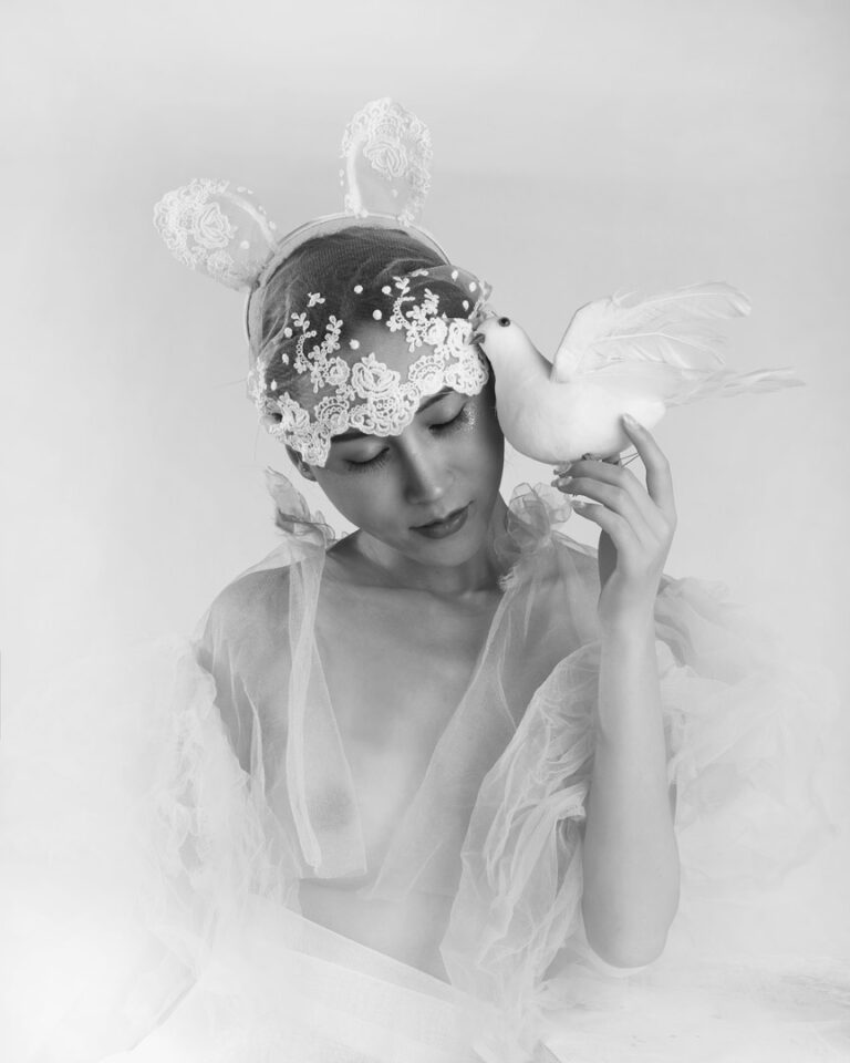 Feng Yanben - IMG_0049《White-Pigeon》